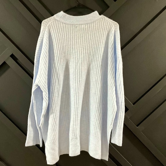 H&M -Beautiful light blue sweater! - Picture 1 of 4